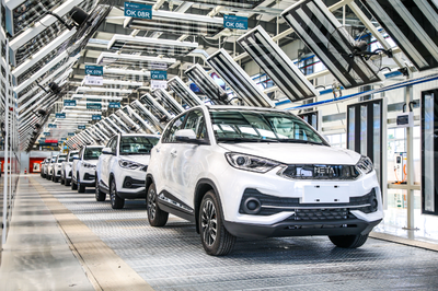 合眾新能源哪吒N01正式下線，開啟新能源出行租賃新篇章